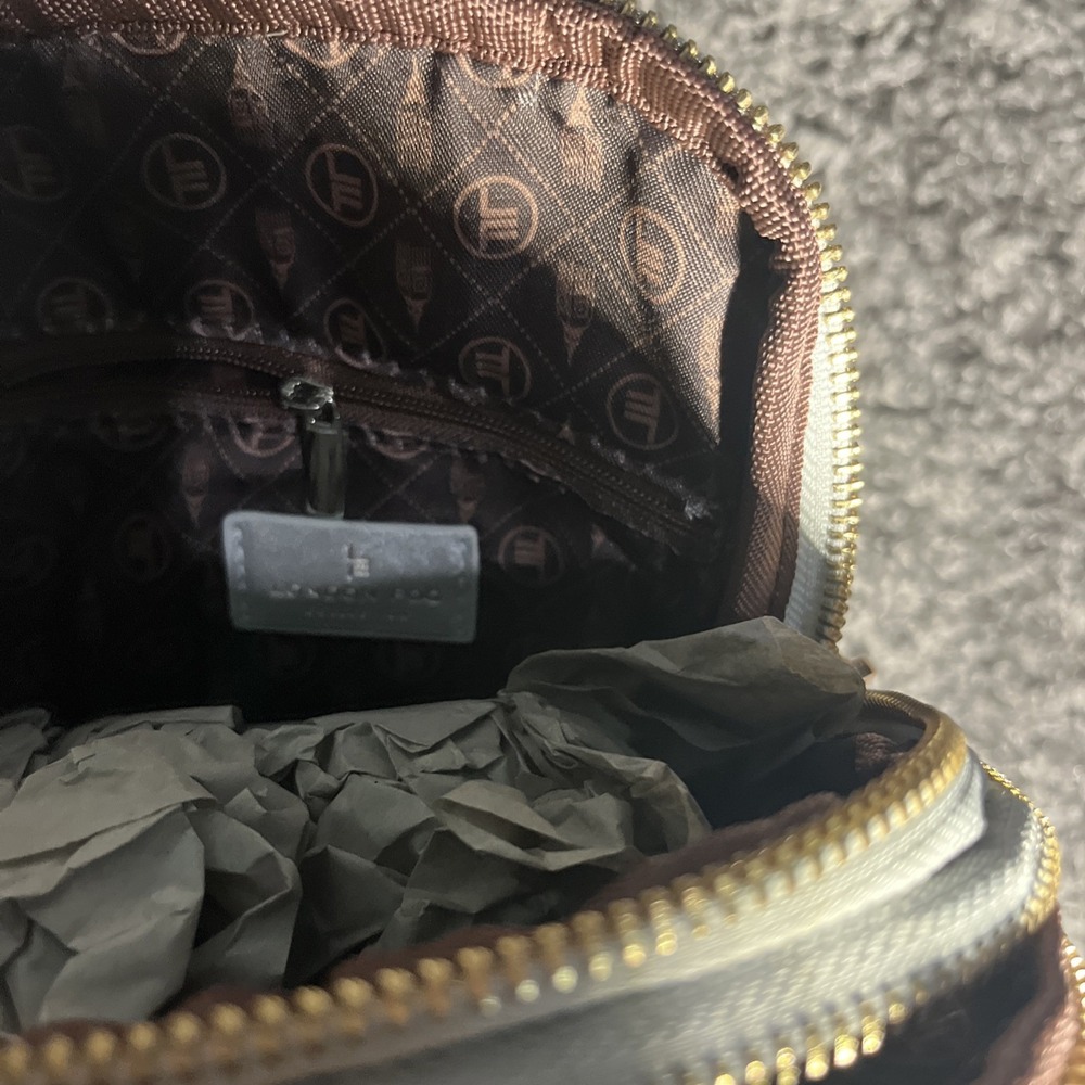 NWT London Fog Silver Color‎ Small Sling bag Double Zip compartment + Inside Zip - Picture 4 of 10